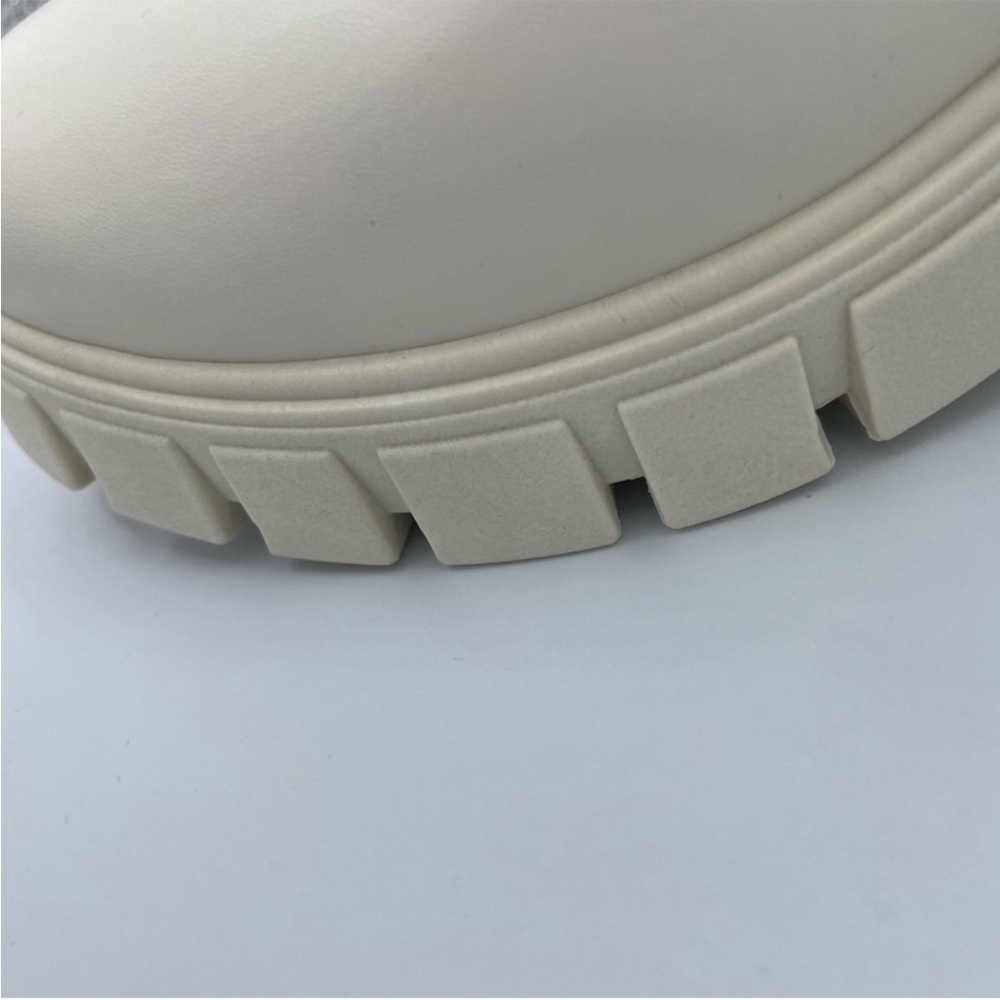 NWT Cream Combat Boots, Lace Up with Chunky Heel - Picture 7 of 7